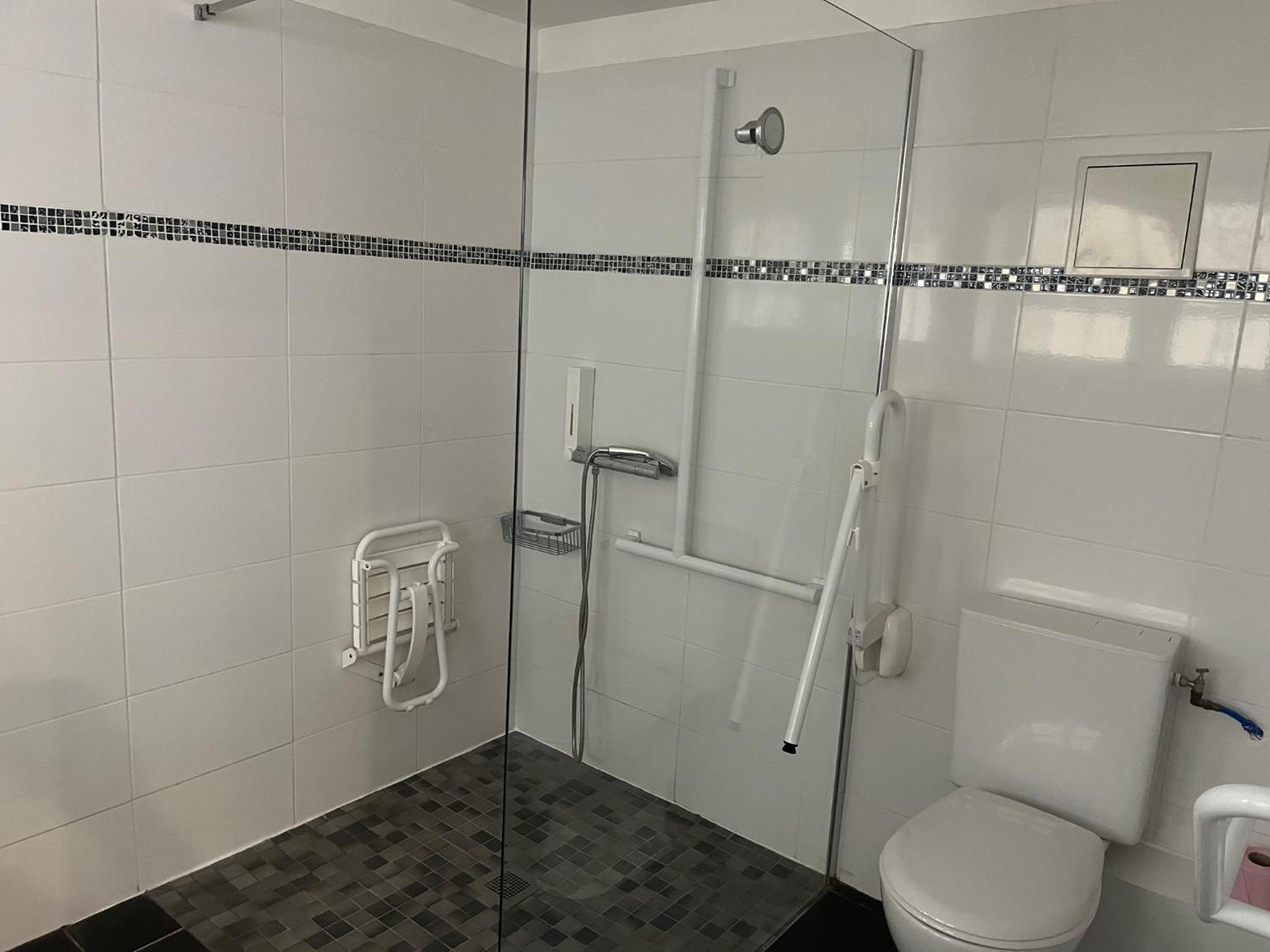 Hotel Le Saint Patrice بايو المظهر الخارجي الصورة